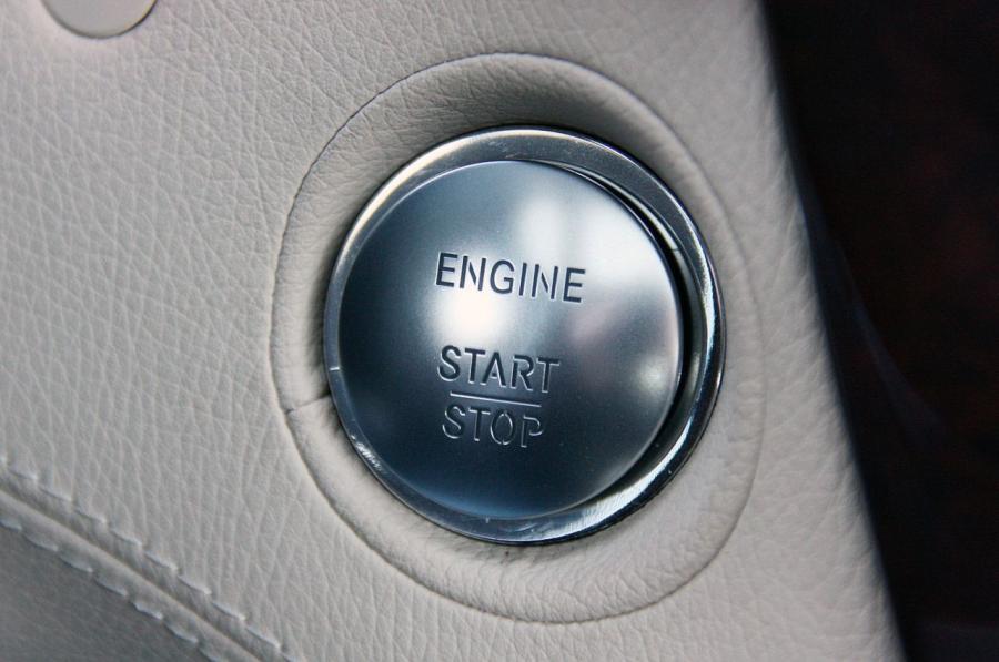  Mercedes-Benz CL550 4Matic 2011 года  (фото 19 из 40)
